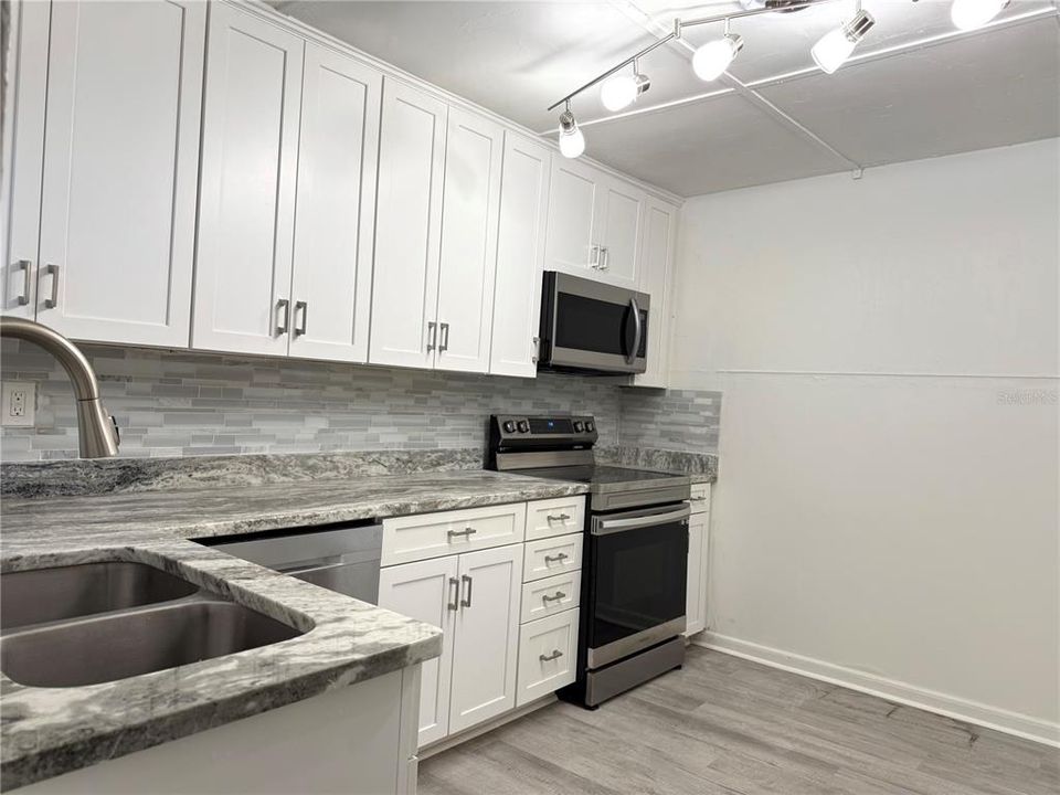 For Sale: $219,000 (3 beds, 1 baths, 855 Square Feet)