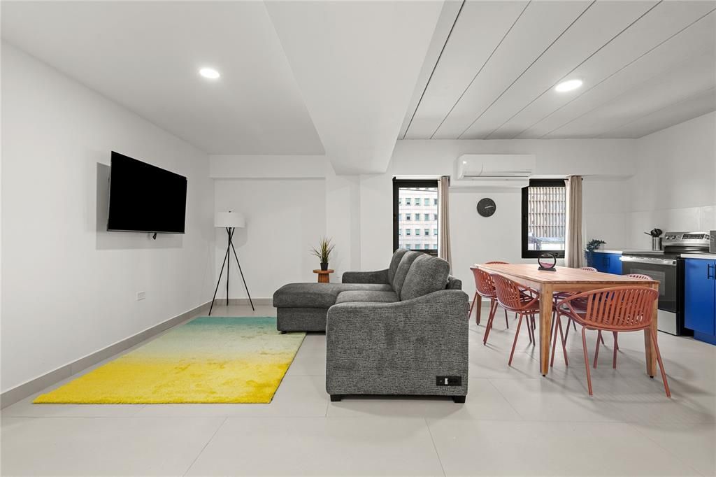 En Venta: $339,000 (2 camas, 1 baños, 889 Pies cuadrados)