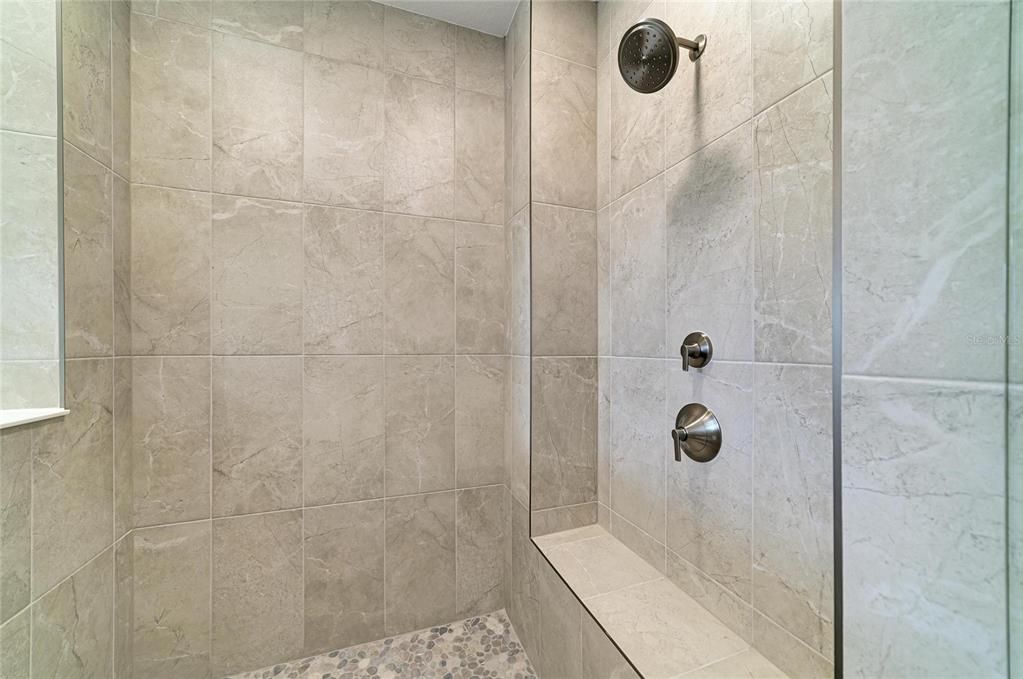 En Venta: $1,481,939 (6 camas, 6 baños, 4905 Pies cuadrados)