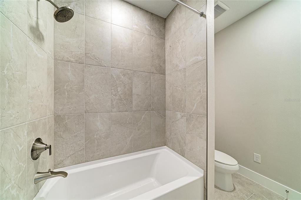 En Venta: $1,481,939 (6 camas, 6 baños, 4905 Pies cuadrados)