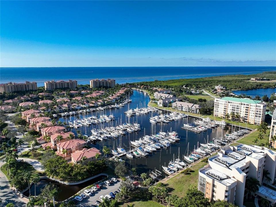 Под контрактом: $229,900 (2 спален, 2 ванн, 1219 Квадратных фут)