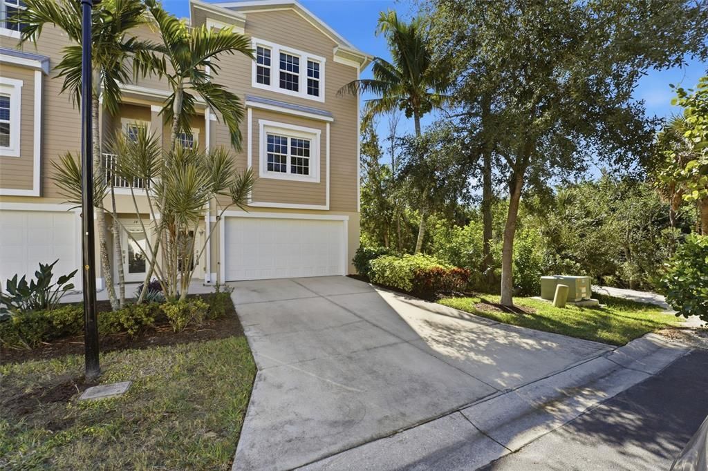 For Sale: $519,000 (3 beds, 3 baths, 2294 Square Feet)