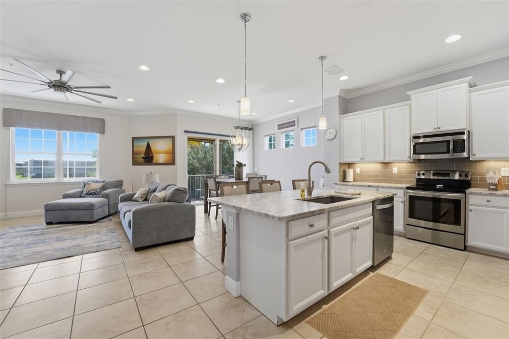 For Sale: $519,000 (3 beds, 3 baths, 2294 Square Feet)