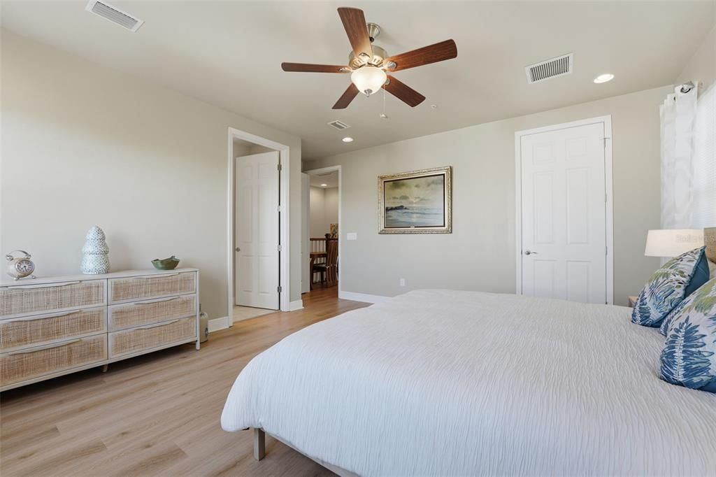 For Sale: $519,000 (3 beds, 3 baths, 2294 Square Feet)