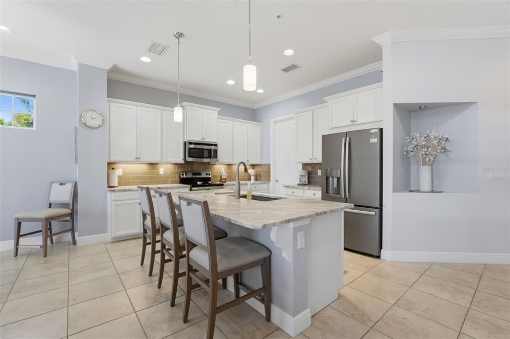 For Sale: $519,000 (3 beds, 3 baths, 2294 Square Feet)