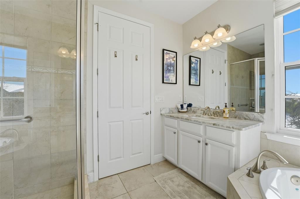 For Sale: $519,000 (3 beds, 3 baths, 2294 Square Feet)