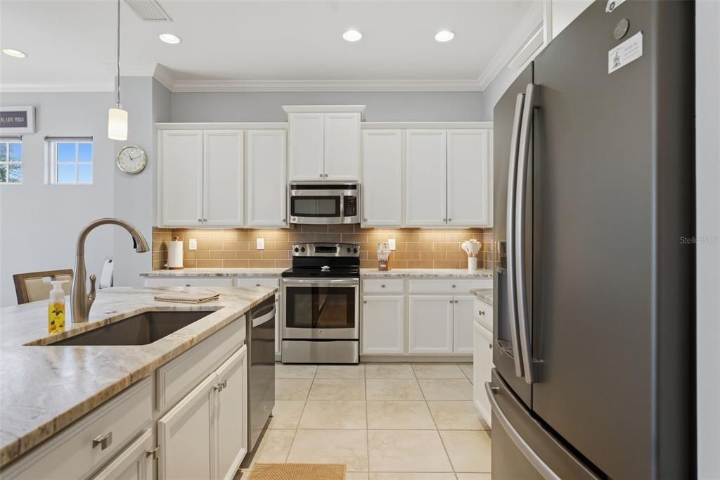 For Sale: $519,000 (3 beds, 3 baths, 2294 Square Feet)
