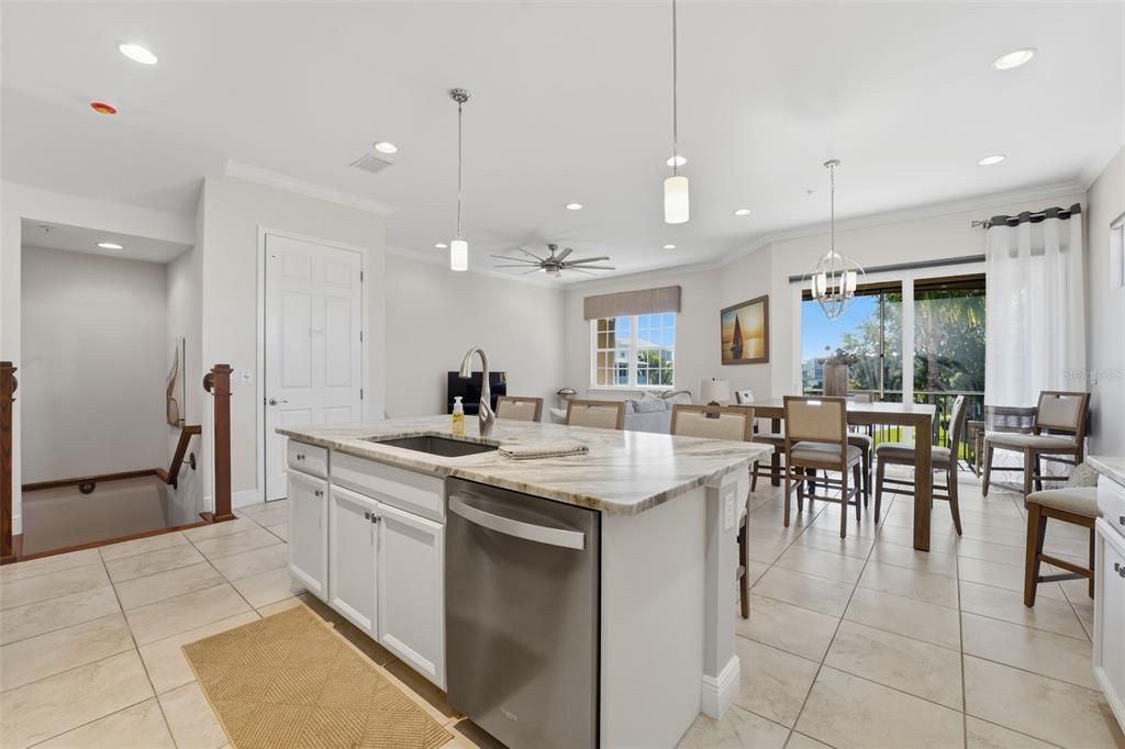 For Sale: $519,000 (3 beds, 3 baths, 2294 Square Feet)