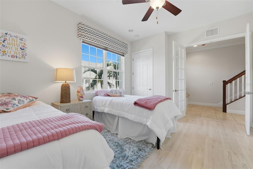 For Sale: $519,000 (3 beds, 3 baths, 2294 Square Feet)