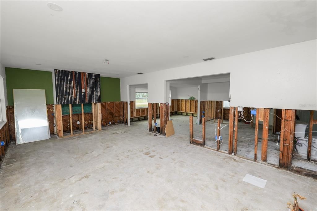Под контрактом: $160,000 (2 спален, 2 ванн, 954 Квадратных фут)