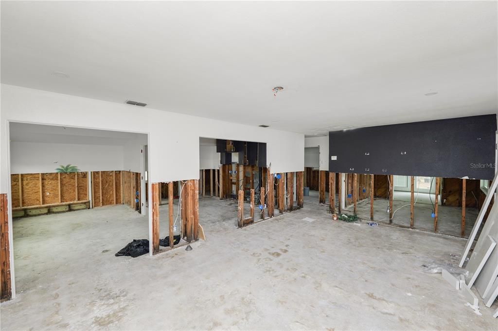Под контрактом: $160,000 (2 спален, 2 ванн, 954 Квадратных фут)