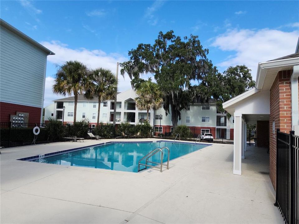 Active With Contract: $118,500 (1 beds, 1 baths, 635 Square Feet)
