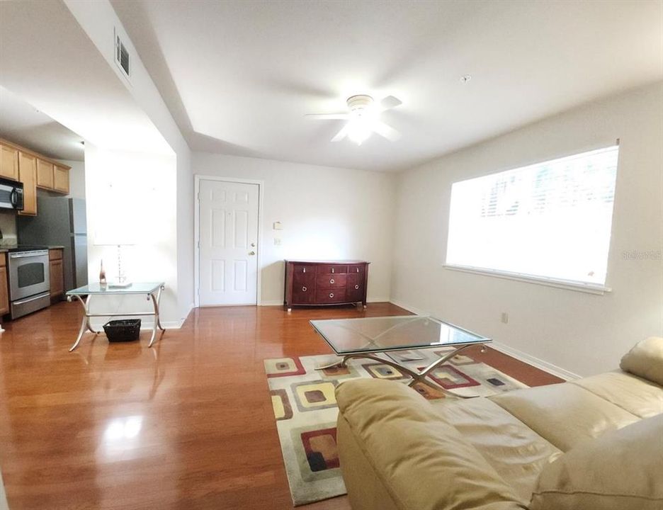 Active With Contract: $118,500 (1 beds, 1 baths, 635 Square Feet)