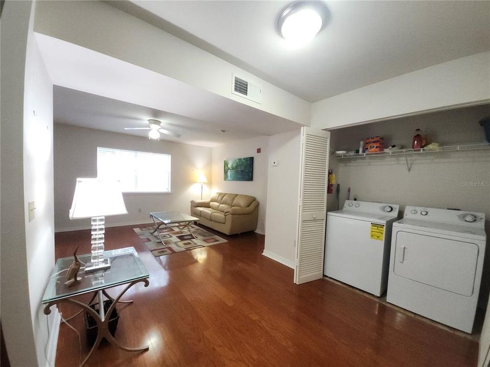 Active With Contract: $118,500 (1 beds, 1 baths, 635 Square Feet)