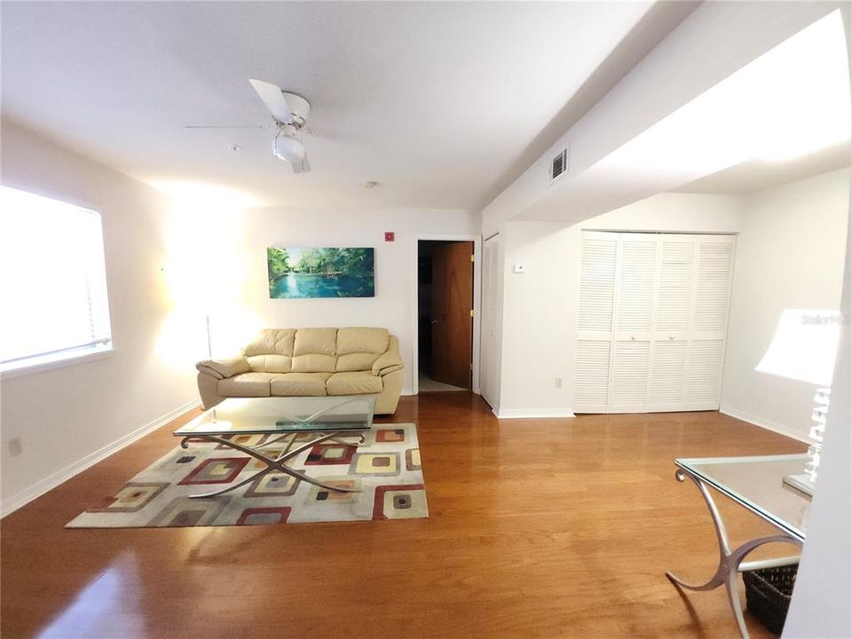 Active With Contract: $118,500 (1 beds, 1 baths, 635 Square Feet)