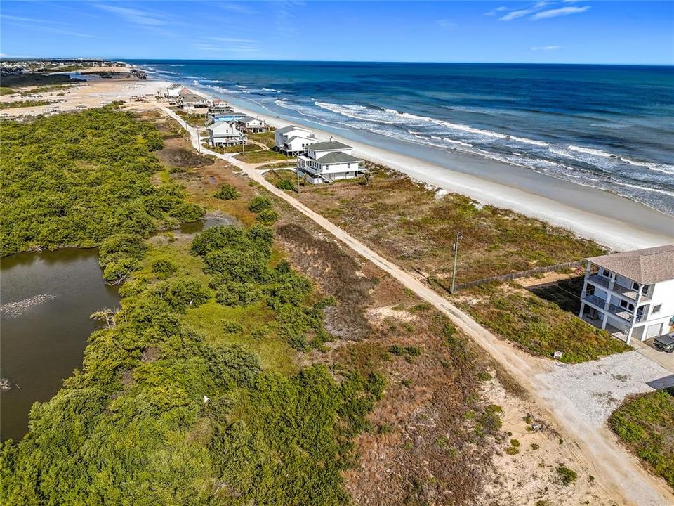На продажу: $599,000 (0.79 acres)