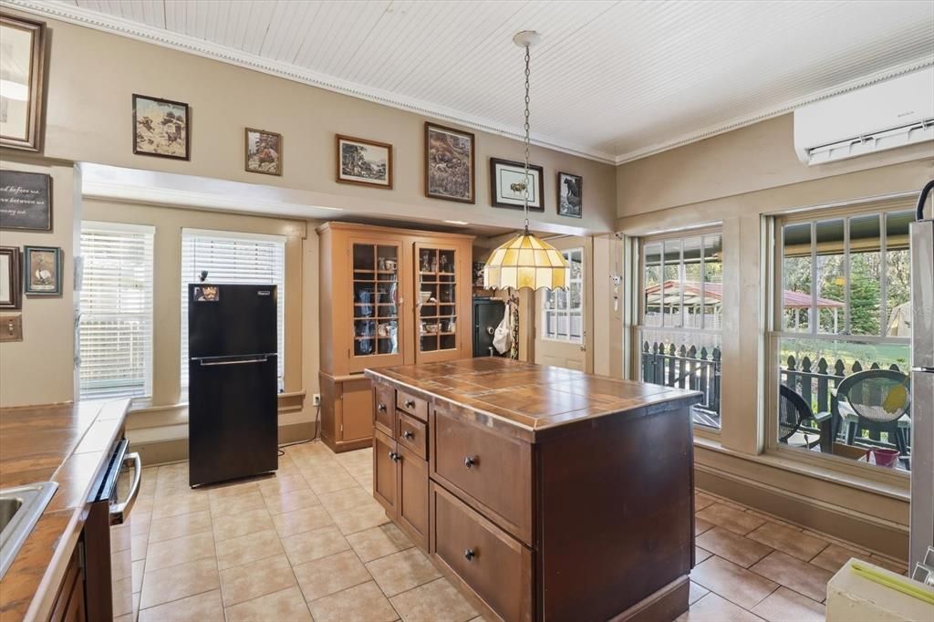 Active With Contract: $300,000 (4 beds, 3 baths, 2991 Square Feet)