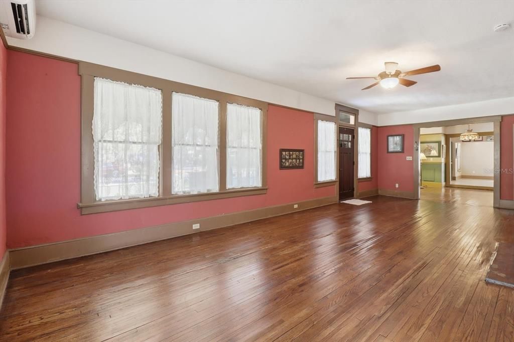 Active With Contract: $300,000 (4 beds, 3 baths, 2991 Square Feet)