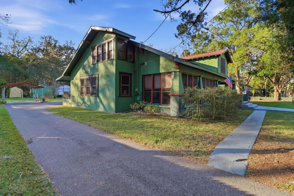 Active With Contract: $300,000 (4 beds, 3 baths, 2991 Square Feet)