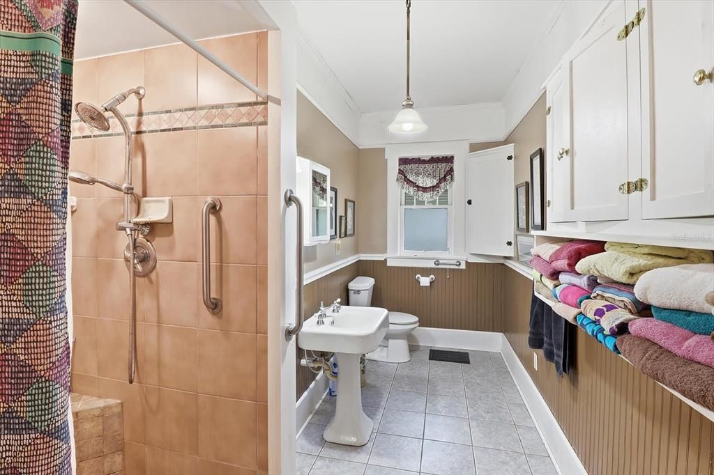 Active With Contract: $300,000 (4 beds, 3 baths, 2991 Square Feet)
