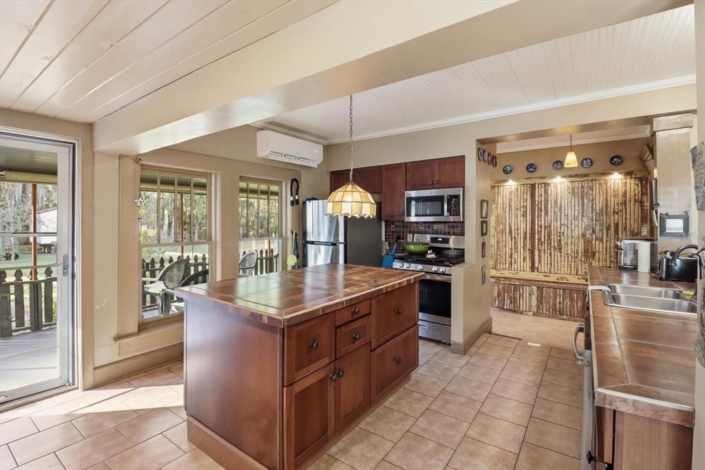 Active With Contract: $300,000 (4 beds, 3 baths, 2991 Square Feet)