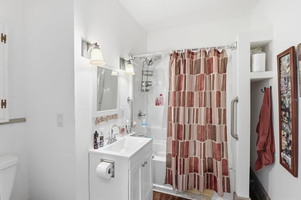 Active With Contract: $300,000 (4 beds, 3 baths, 2991 Square Feet)