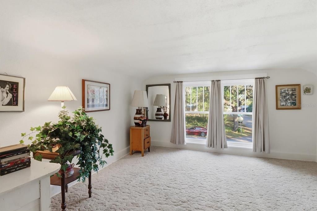 Active With Contract: $300,000 (4 beds, 3 baths, 2991 Square Feet)