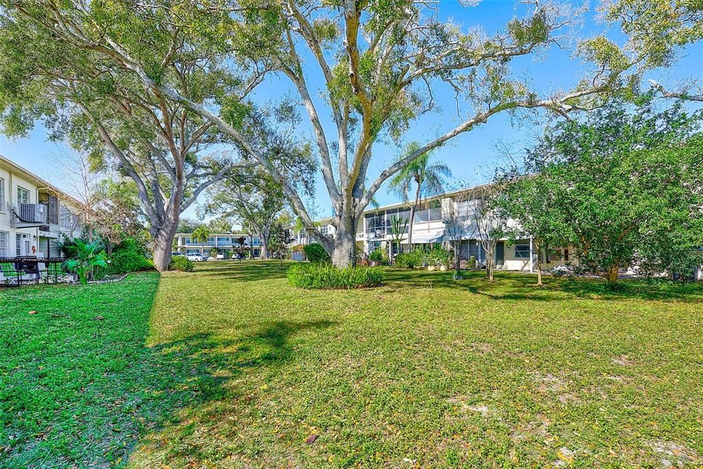 Active With Contract: $89,000 (1 beds, 1 baths, 652 Square Feet)