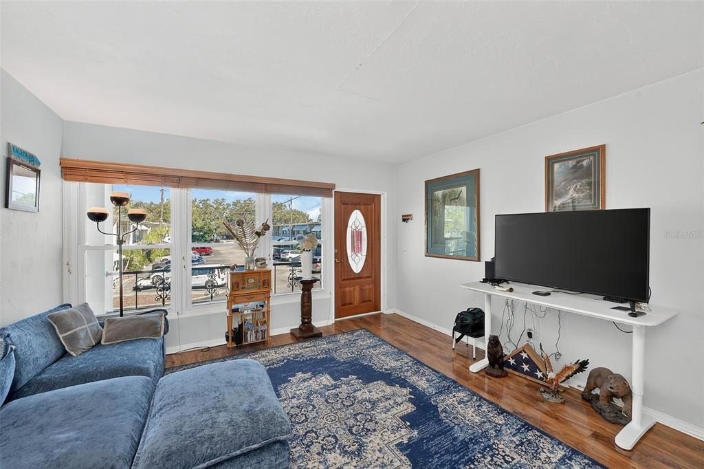 Active With Contract: $89,000 (1 beds, 1 baths, 652 Square Feet)