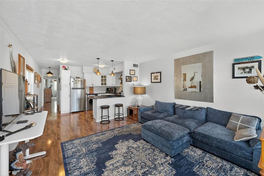Active With Contract: $89,000 (1 beds, 1 baths, 652 Square Feet)