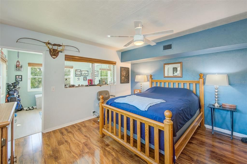 Active With Contract: $89,000 (1 beds, 1 baths, 652 Square Feet)