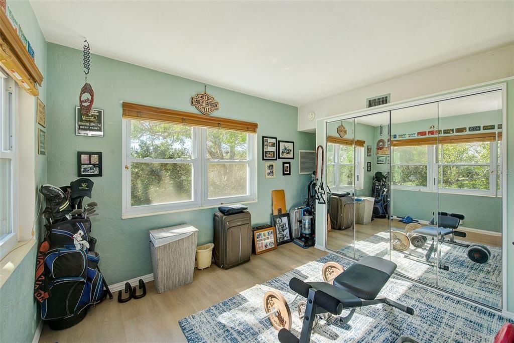 Active With Contract: $89,000 (1 beds, 1 baths, 652 Square Feet)