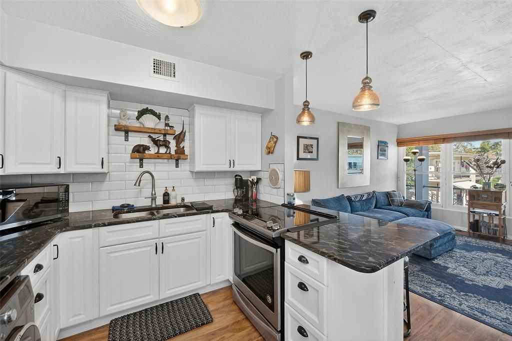 Active With Contract: $89,000 (1 beds, 1 baths, 652 Square Feet)