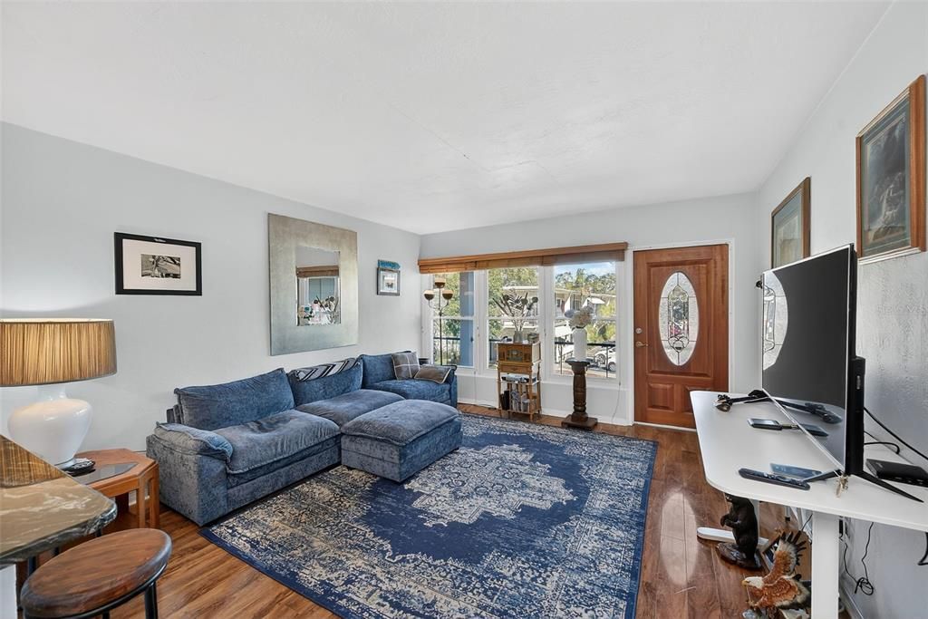 Active With Contract: $89,000 (1 beds, 1 baths, 652 Square Feet)