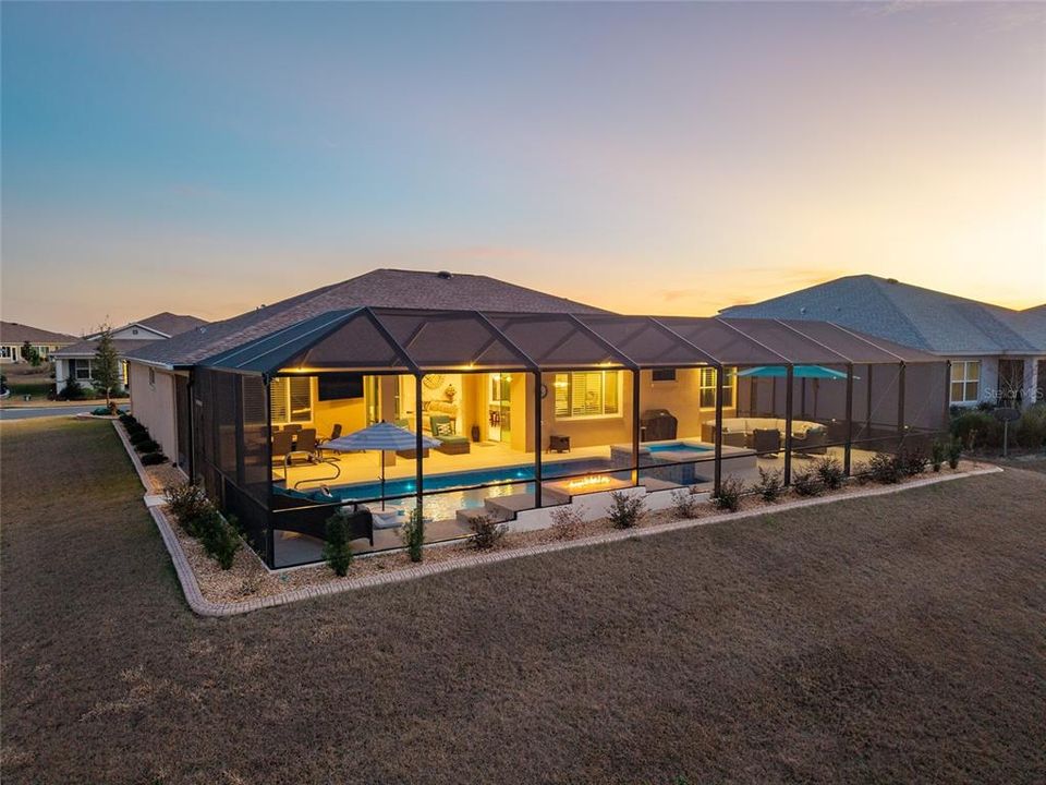 En Venta: $799,000 (3 camas, 3 baños, 2373 Pies cuadrados)