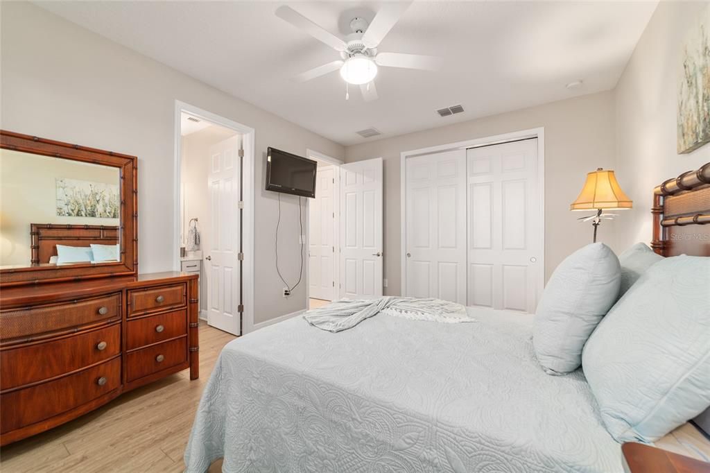 En Venta: $799,000 (3 camas, 3 baños, 2373 Pies cuadrados)