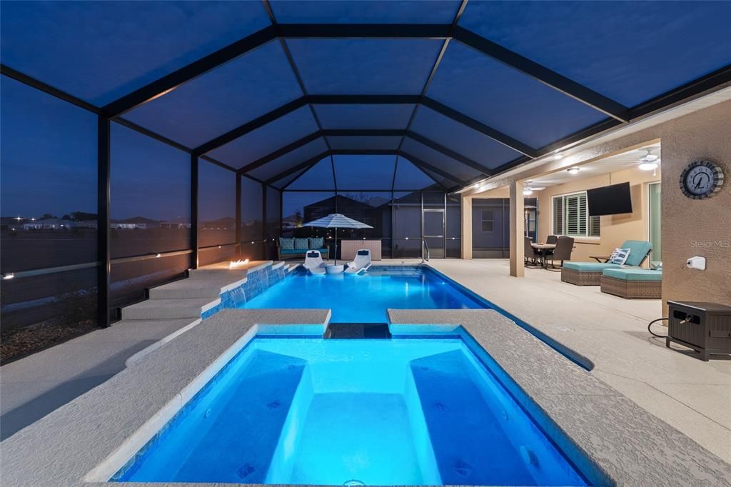 En Venta: $799,000 (3 camas, 3 baños, 2373 Pies cuadrados)