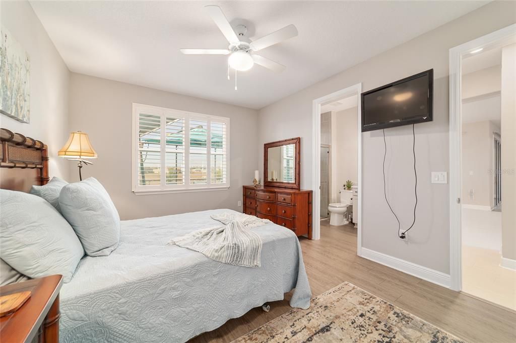 En Venta: $799,000 (3 camas, 3 baños, 2373 Pies cuadrados)