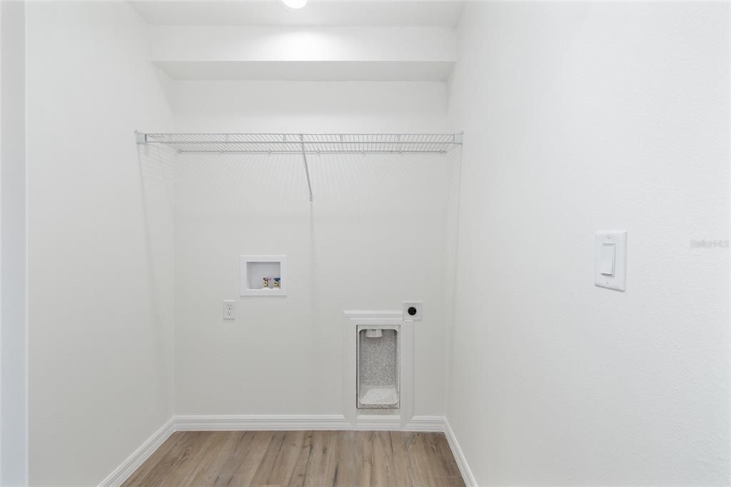 На продажу: $229,990 (3 спален, 2 ванн, 1287 Квадратных фут)
