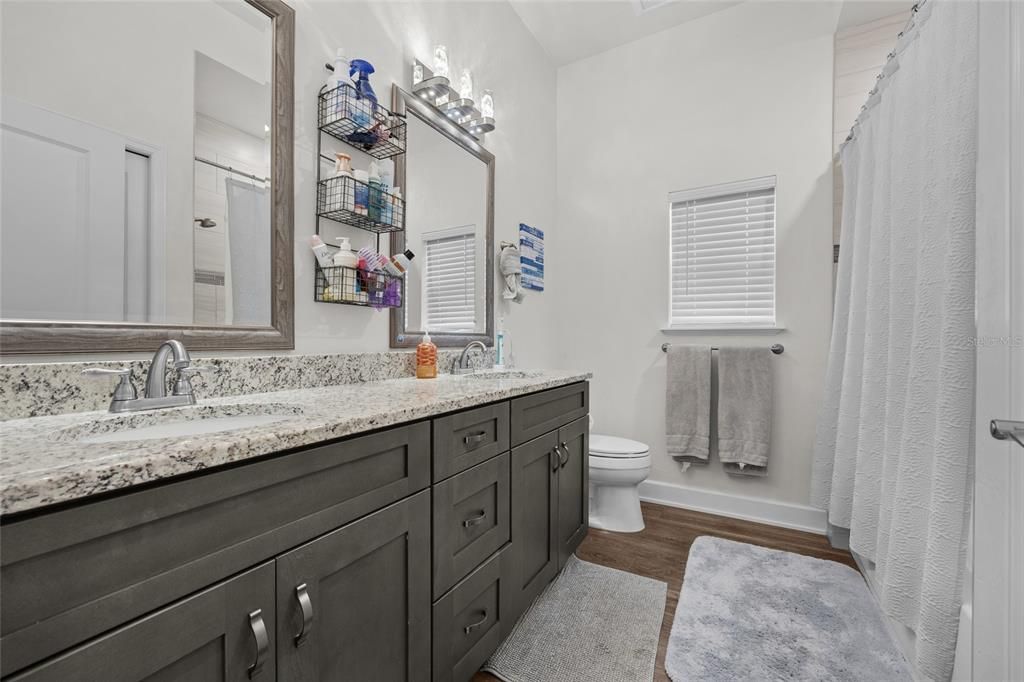 Activo con contrato: $799,000 (4 camas, 3 baños, 2767 Pies cuadrados)