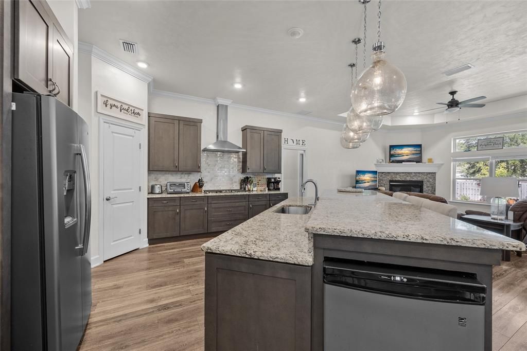 Activo con contrato: $799,000 (4 camas, 3 baños, 2767 Pies cuadrados)