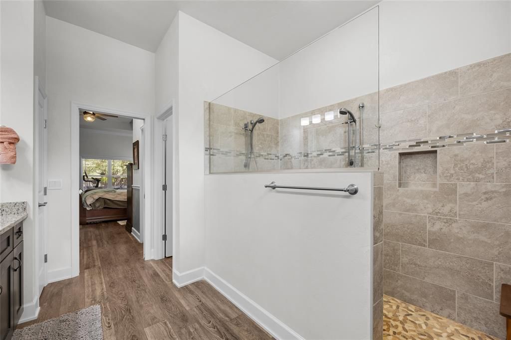 Activo con contrato: $799,000 (4 camas, 3 baños, 2767 Pies cuadrados)