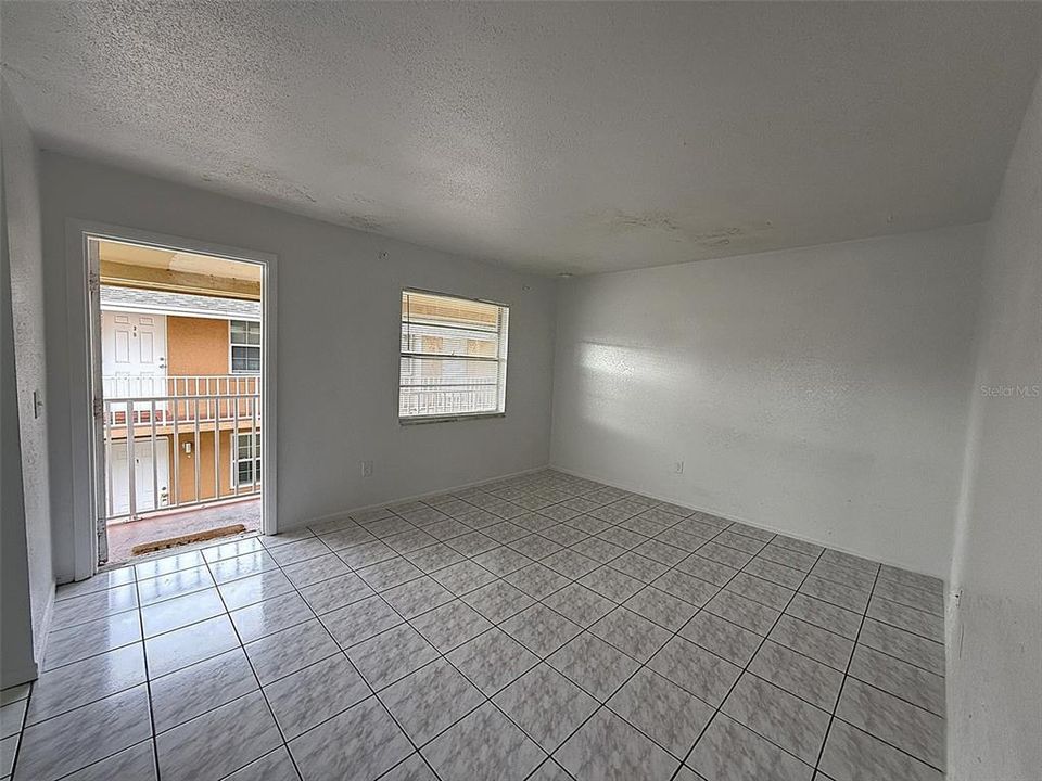 For Sale: $120,000 (2 beds, 1 baths, 784 Square Feet)