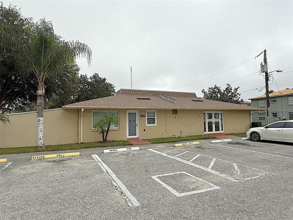 For Sale: $120,000 (2 beds, 1 baths, 784 Square Feet)