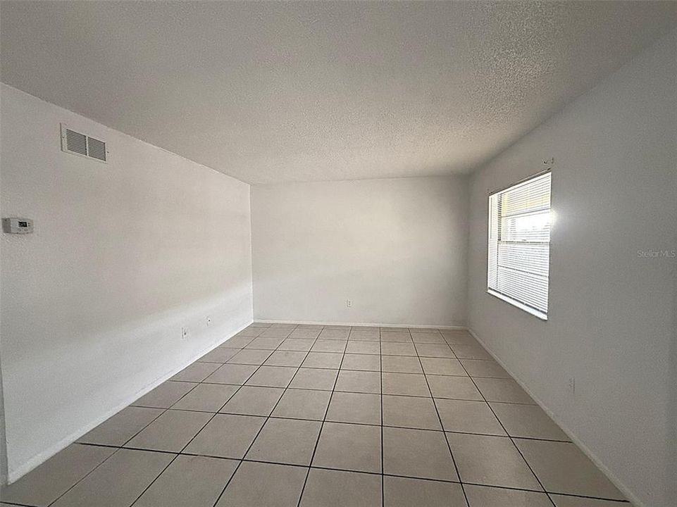 For Sale: $120,000 (2 beds, 1 baths, 784 Square Feet)