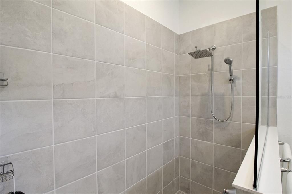 En Renta: $2,600 (4 camas, 3 baños, 2027 Pies cuadrados)