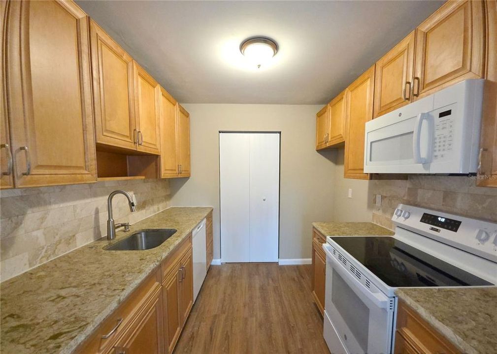 Activo con contrato: $138,000 (2 camas, 2 baños, 1110 Pies cuadrados)