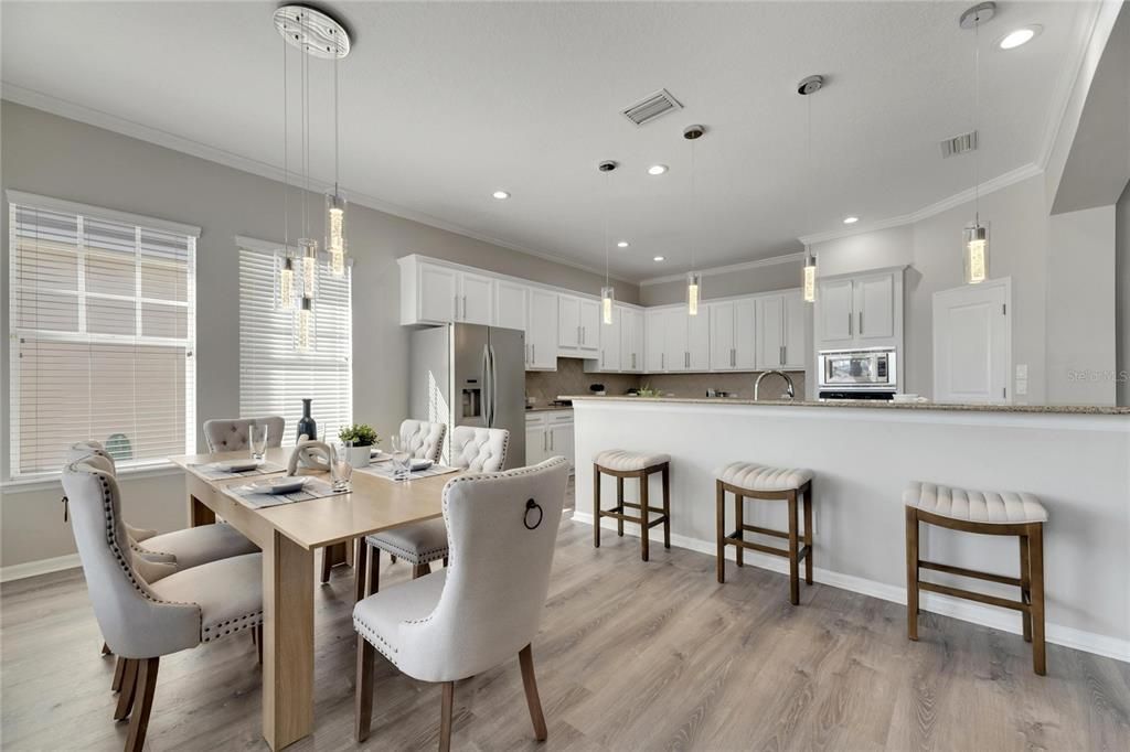 Activo con contrato: $899,000 (5 camas, 4 baños, 3304 Pies cuadrados)