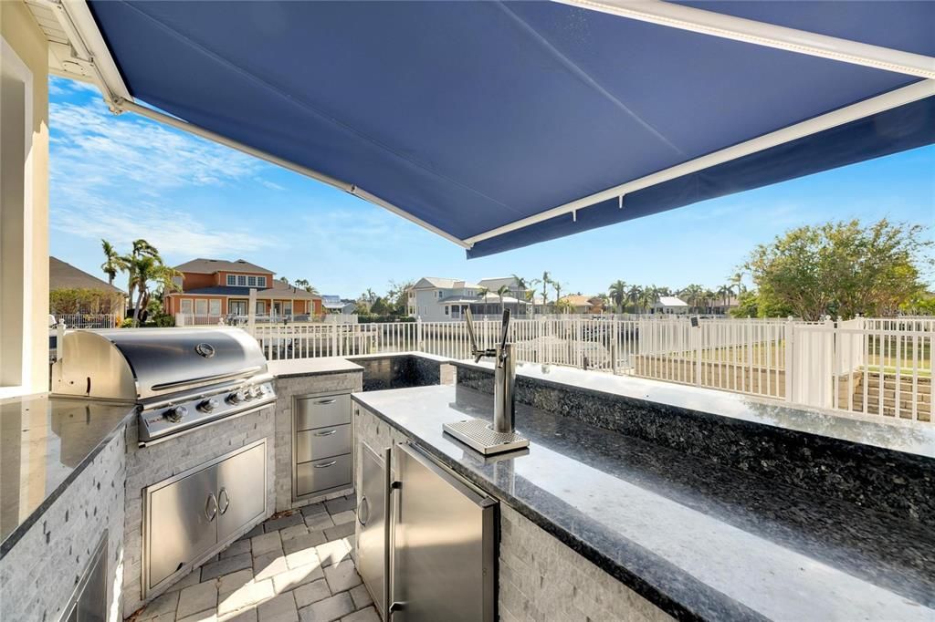 Activo con contrato: $899,000 (5 camas, 4 baños, 3304 Pies cuadrados)