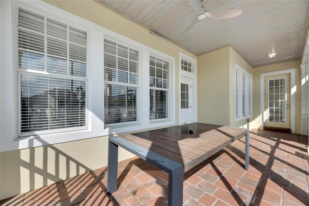 Activo con contrato: $899,000 (5 camas, 4 baños, 3304 Pies cuadrados)
